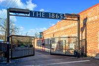 One-Of-A-Kind! Roll Up Garage Door-Pool, Speakeasy - Chambres d’hôtes Nashville
