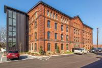 Regal Retreat in Nashville Pool Gym Free Parking - B&B