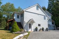 B&B Ucluelet - Surfs Inn Guesthouse & Cottages - Bed and Breakfast Ucluelet