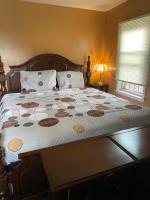 B&B Detroit - Quiet and Intimate 1 King Bed and 1 Queen Bed - Bed and Breakfast Detroit