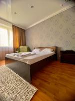 458 ТОП-ЛОКАЦИЯ -БАЙТЕРЕК- 2 большими кроватями и диваном -90 кВм - B&B Astaná