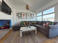 B&B Chichester - No 28 Contemporary beach side property with sea views - Bed and Breakfast Chichester