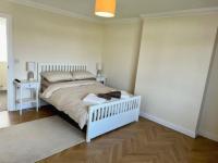 B&B Bournemouth - BOURNECOAST - Lovely Annex with Courtyard - FM8509 - Bed and Breakfast Bournemouth
