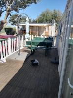 Bungalow convivial près de Sète avec piscine partagée - B&B Mèze