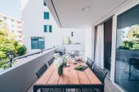 Elephant by Wanderlust Madeira - 2BR Apartment with Terrace, side Sea View and pool access - B&B Funchal