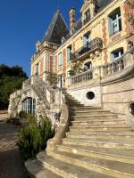 Enjoy summer at Chateau de Monbrison, apartment for four guests - B&B