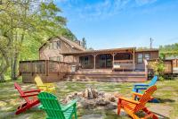 B&B Deerfield - Peaceful Lakefront Cabin Retreat with Hot Tub! - Bed and Breakfast Deerfield