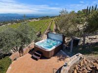 Tuscan Villa w/Vineyard Views! - B&B Murrieta