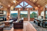 Epic Mountain Views, Hot Tub, Game Room, Sleeps 10 - B&B Sevierville