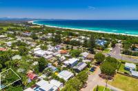 Skye Lodge - 7 Bedroom charming Balinese retreat with designer pool - B&B Byron Bay