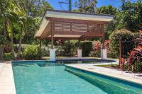 Drift - 3 BR home near town & beach with pool - B&B