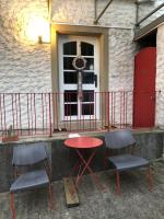 Blaues Zimmer mit grossem Balkon, Bad ist ein Traum, 50 Schritte zum Radweg am Main,ideal for short stay - B&B