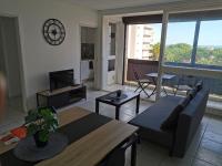 Appartement refait à neuf, climatisé avec vue mer et montagne, avec place de parking privative - Bed and Breakfast Saint-Cyprien