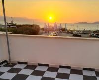 Sunflower maisonette with attic - Ferienwohnung Loutráki