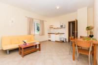 Apartamento de 1 dormitorio con balcón y vistas al mar