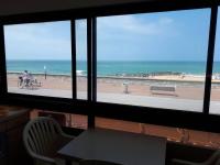 FACE à LA PLAGE CENTRALE POUR CET AGRÉABLE T2 - B&B