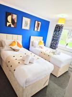 B&B Stevenage - 1 Bed Central Serviced Accommodation with Balcony in Stevenage Free WIFI by Stay Local Home Welcome Contractors Business Travellers Families - Bed and Breakfast Stevenage