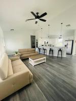 Brand New Lake View House - Self Check-In - B&B Lake Placid