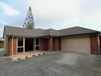 Three-Bedroom House (5 min walk from reception)