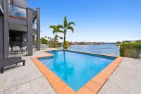 B&B Gold Coast - Escape to Clear Island - A Palmy Waterfront Oasis - Bed and Breakfast Gold Coast