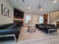 Grand Home Walk to Mercedes Benz - B&B Atlanta