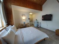 One-Bedroom House 202