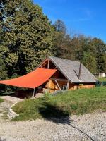 Wood Cabin Hillside Retreat - B&B