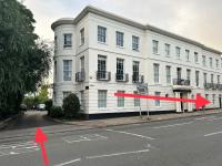 The Grove 1-Bed Cheltenham Town Centre Apartment with Private Parking - Bed and Breakfast Cheltenham