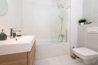 Chic206 Retreat: Modern 1BR Gem with Balcony by NW - B&B Budapest