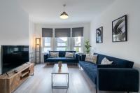 2 BDR House At Caledonia Luxe Stays Short Lets & Serviced Accommodation Knightswood - Chambres d’hôtes Knightswood