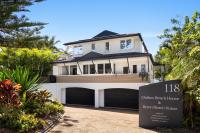 Clarkes Beach House - B&B Byron Bay