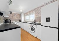 B&B Coatbridge - Berwick Apartment by Klass Living Coatbridge - Bed and Breakfast Coatbridge