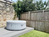 The Coach House - with hot tub - B&B
