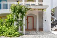 Maho Beach House - Petite Studio - Beach Access - Bed and Breakfast