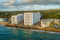 B&B Rincon - Serenity Sanctuary Beachfront 1st Floor at Victoria del Mar - Bed and Breakfast Rincon