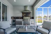 BRAND NEW - Pool overlooking canal, Outdoor Grilling station - Villa Hummingbird House - Roelens - Chambres d'hôtes Cape Coral