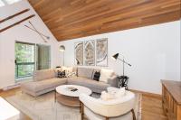 Snowbird 304 | Newly Renovated Townhome Perfect for Families! Hot Tub & Underground Parking - B&B