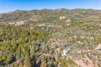 Newly Renovated Retreat on 6 Acres, Discover Murphys Lodge with Scenic Views! - B&B