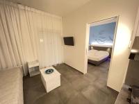 Apartment with Mountain View