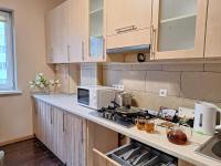 Велике ліжечко на Садовому. Мережа Alex Apartments. Цілодобове безконтактне заселення - B&B