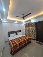 Gokul 2 Bhk Entire Flat , Nr Hindon Airport, Bhopura, Bharat City, Tila Mod, Ghaziabad, NCR - B&B Ghāziābād