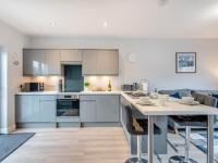 Madeline's View -a smart and modern 1 bed property with the bonus of a parking space on large private driveway area - Chambres d'hôtes Whitby