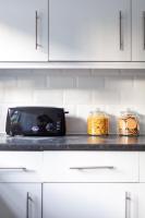 Arte Stays - 3-Bedroom Bright House London, Haggerston, Garden, Parking, 8 min walk to Haggerston Station, weekly or monthly stays, serviced accommodation - 7 guests - Chambres d'hôtes Londres