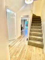 Central MK Home, Garden and Free Private Driveway Parking! 4 Beds Fully Equipped Train station 5 Mins - Ferienwohnung Milton Keynes