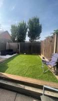 Sleeps up to 8 Free Parking Large Town House 3 Bed, 2 Bathrooms Private Locked Garden In-between Nottingham & Derby Contractor Friendly - Chambres d'hôtes Ilkeston