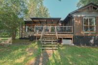 B&B Mont-Tremblant - The Phoenix - riverside chalet with beach - Bed and Breakfast Mont-Tremblant