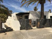 Bungalow LIDO-Playa Roca residence with sea front access - Free AC - Wifi - Chambres d’hôtes Costa Teguise