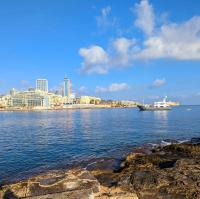 B&B Sliema - Central & 1 min walk to the sea! "The Gallery" Apartment, Sliema - Bed and Breakfast Sliema