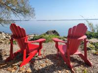 B&B Gananoque - Unique waterfront house with private beach - Bed and Breakfast Gananoque