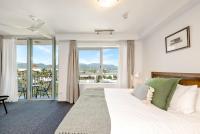 B&B Cairns - Cairns' Tropical Dreams - Breezy Adjacent Units - Bed and Breakfast Cairns